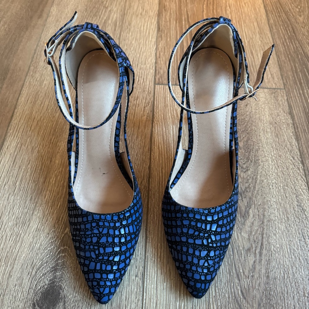 Pointed Toe Blue Crocodile Patterned Stiletto Pumps, Ankle Strap Heels - Picture 3 of 7
